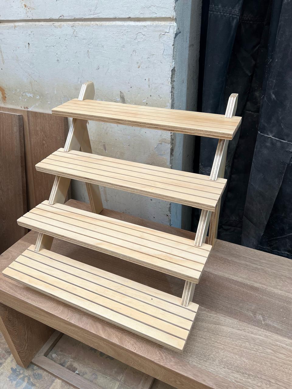 EXHIBIDOR TIPO ESCALERA M-002